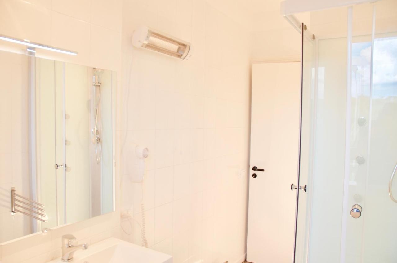 Beachfront Rooms Marina Di Ragusa Exterior photo