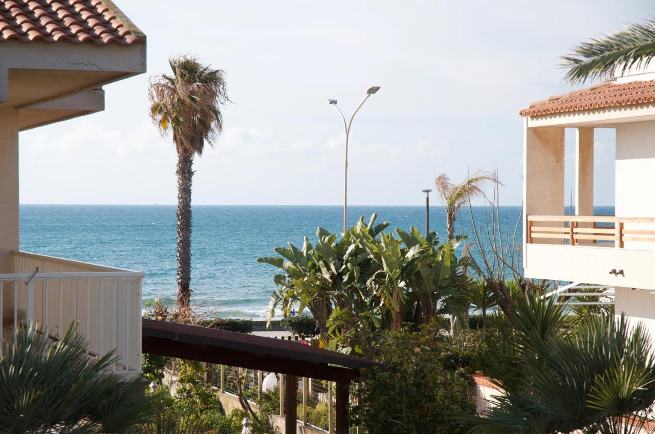 Beachfront Rooms Marina Di Ragusa Exterior photo